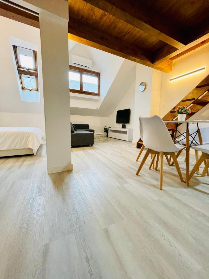 Dúplex, garaje y wifi en el centro de Biescas Exterior foto